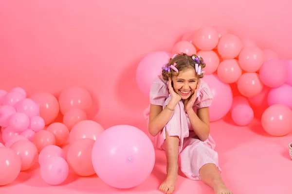 Punchige Pastellkreide Pyjama Party Kraftvolle Pastelle Kleines Mädchen Rosa Luftballons — Stockfoto