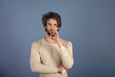 Erkek Bakım iyileştiriyor. adam hapları, soğuk ve grip, uykusuzluk ile