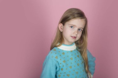 Moda modeli ve güzellik, bak. mutlu küçük kız moda model