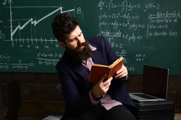 Orador Masculino Universidad Lleva Cabo Formación Empresarial Impresionantes Maestros Saben — Foto de Stock