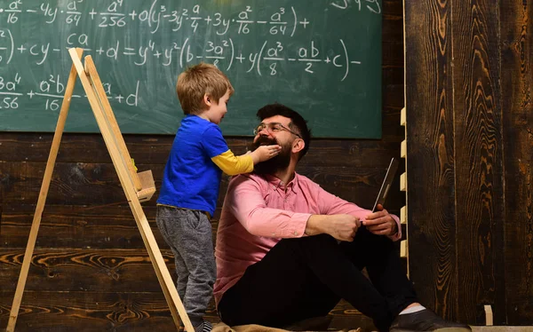 Concepto Educación Informal Niño Jugando Con Bigote Papá Profesor Divertirse —  Fotos de Stock