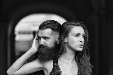 Genç şık bir çift.