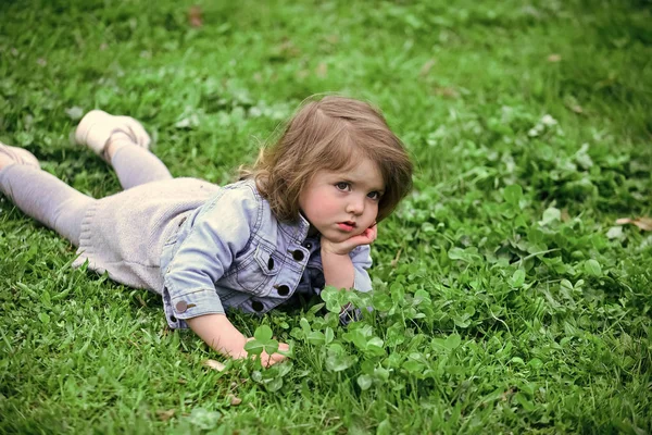 Girl lie on summer or spring meadow — Stock Photo, Image