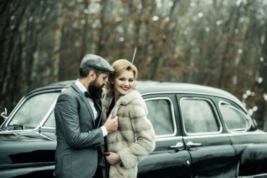 mutlu çift aşık tarihi. retro araba çifte tarihi
