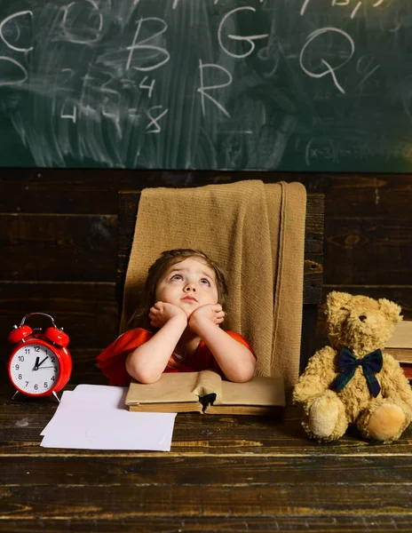 Die Schüler Bauen Positive Beziehungen Ihren Lehrern Auf Normalerweise Begeistern — Stockfoto