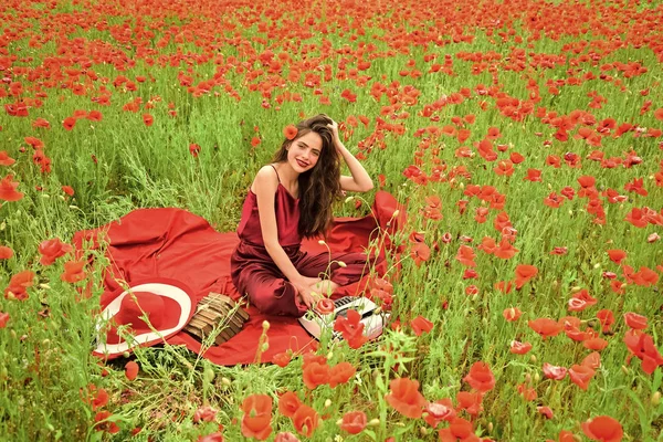 Poppy, anma veya Anzak günü. Kadın yüz Güzellik.