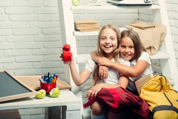 Kunskap Dag Med Lite Glada Barn Kunskap Dag Med Barnen — Stockfoto