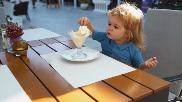 Kids enyoj happy day. Happy kid having fun. Child Childhood Children Happiness Concept. Sweet toddler boy eating ice cream. — Stock Video