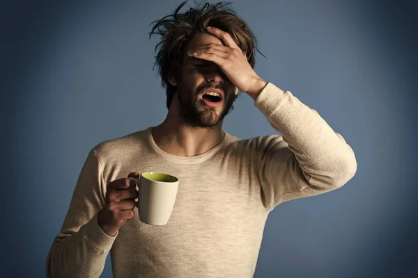 Caras divertidas. Resfriado y gripe, solos . — Foto de Stock