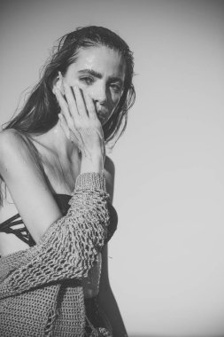 Kadın yüzü. Kızlar etkileyen konular. Güzellik ve moda, sugaring. Diyet sağlıklı mükemmel cilt ve cilt bakımı tedavisi. Bal tatlı veya nektar kadının yüzünde. Bal doğal organik yüz maskesi. Kadın