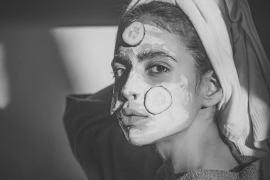 Kadın yüzü. Kızlar etkileyen konular. Cilt ve saç bakımı, spa, sağlık.