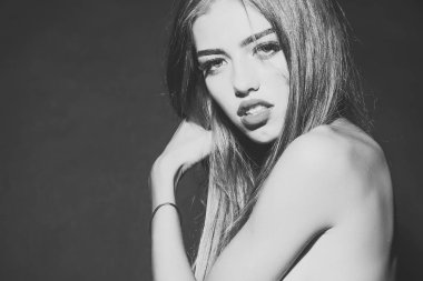 Kadın yüzü. Kızlar etkileyen konular. Studio çıplak kadın