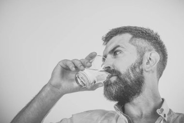 Erkek yüz. Çocuk etkileyen konular. Akşamdan kalma ve susuzluk.