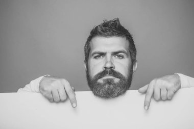 Yakışıklı adam yüz. Adam uzun sakal ve bıyık.