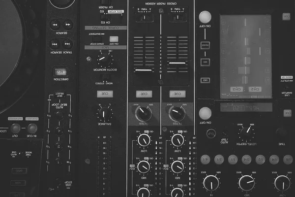 Mixer konsol. Övre Visa närbild av dj musikaliska mixer elektroniska — Stockfoto