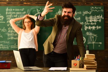 Öğretmen özel ders sırasında evde, bazı öğrenciler masanın oturan öğrenmek en iyi dinleyerek, Öğretmen sınıfta toplum ve aidiyet duygusu oluşturur,