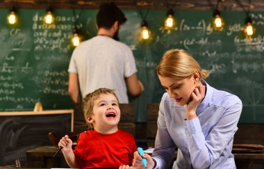 Arzu yardım öğretmen doğa, güzel öğretmen öğrenci sınıf ilköğretim okulunda yardımcı olmalı, başarılı öğrenciler çoğunlukla yaratıcı, ne öğretmen nitelikleri yapmak,