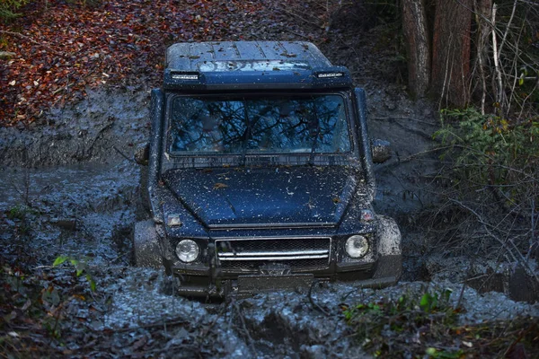 Suv 4X4 Road Car Puddle Making Mud Splashes Car Stuck — Stock Photo, Image
