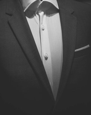 Resmi erkek giysi parçası kadar yakın. Beyaz gömlek kaliteli tekstil, lüks giyim dışında yapılan klasik ceket.