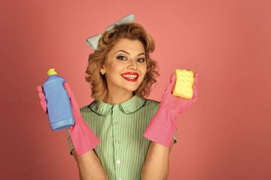 Moda modeli kadın fece kapatın. Mutlu duygu ile kadın yüz. Temizlik, retro tarzı, saflık.