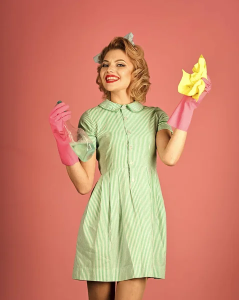 Modelo de moda mujer fece de cerca. Mujer de la cara wiht emoción feliz. Mujer Casa de limpieza — Foto de Stock