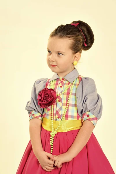 Gelukkig kind plezier. Mode en beauty in pinup stijl, kindertijd. mode en retro stijl — Stockfoto