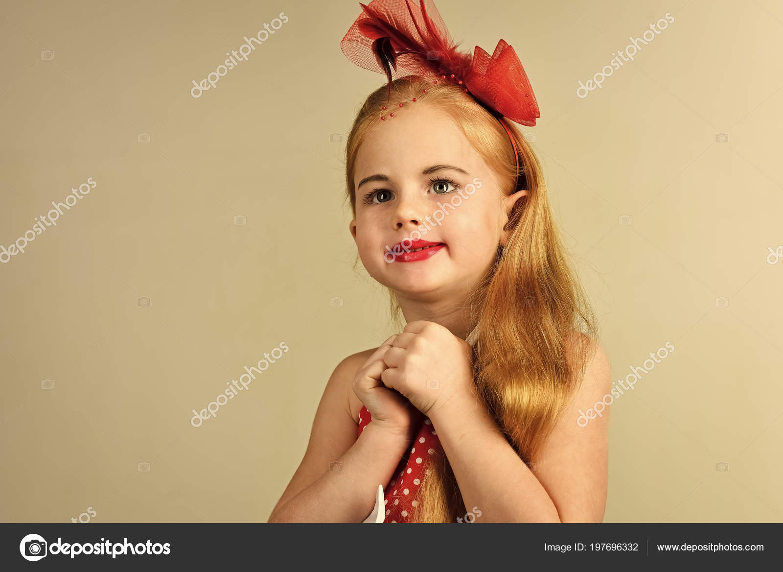 Les Enfants Jouant Jeu Happy Petite Fille Robe Vintage Prom