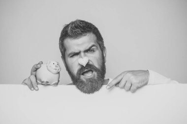 Adam yakışıklı bir yüz. Adam tutun servet veya kumbara tasarruf için.