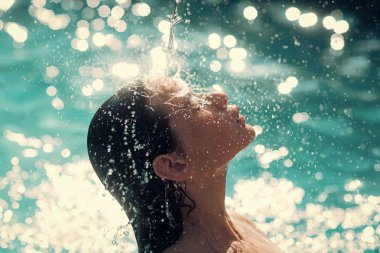 Kadın yüz güzellik. Spa terapi ve güzellik salonları, spa rahatla kadının su altında