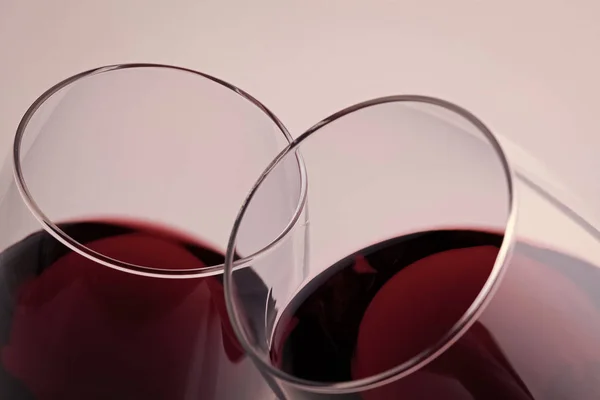 Two goblets with red wine — Stock Photo, Image