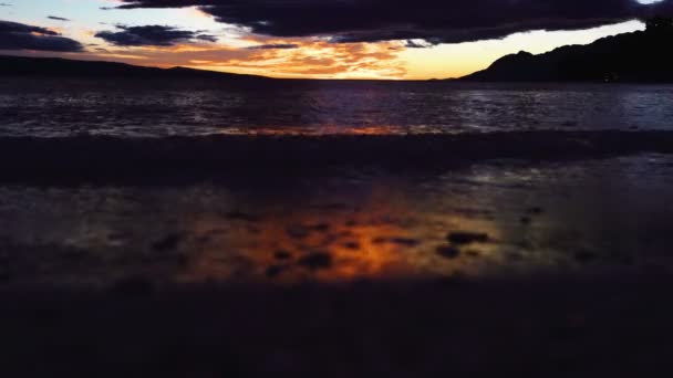 Havet solnedgång. Solnedgång på stranden. Solnedgång på stranden med vacker himmel — Stockvideo