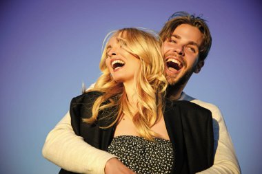 Romantik Çift yatakta yatıyordu. Aşk ve romantizm.