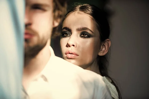 Romantic couple lying on bed. Girl with makeup face — Stock Photo, Image