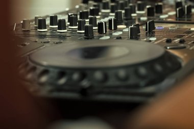 dj müzik karıştırıcı profesyonel. smixer konsol