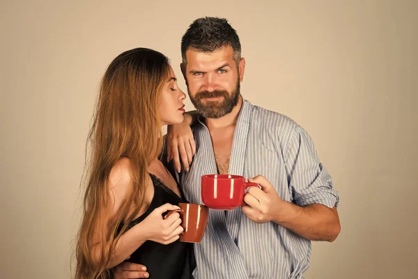 Şehvetli genç çift aşk yapmak. Mükemmel sabah kahve ile.