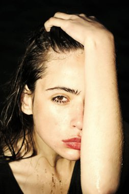 Kadın yüzü. Kızlar etkileyen konular. bir kadın ıslak gözler