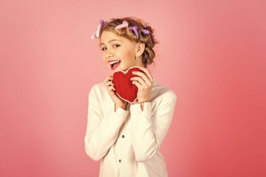 Parti zamanı, retro çocukta curlers, moda.