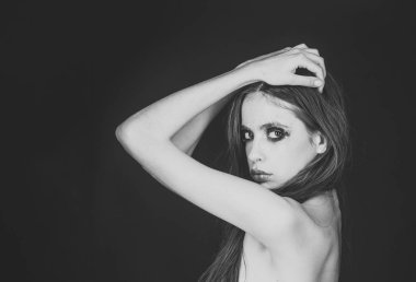 Kız desteklenmektedir. Sorunları kızlar yüz. Güzel ile Beautyful Kız onun yüz ve vücut.