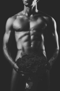 Doğum günün kutlu olsun. Adam ile gül buketi