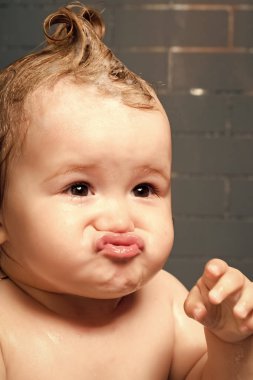Çocuklar enyoj günün kutlu olsun. Bebek Çocuk, banyo yuvarlak yanakları