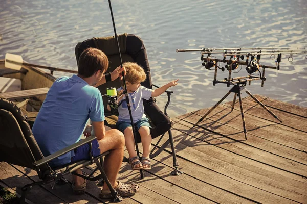 Cuidado parental. Concepto de pesca —  Fotos de Stock