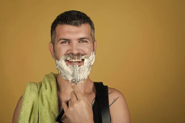 Man is shaving. Barber and hairdresser. — Stock Photo, Image