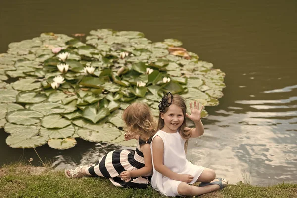 Niños felices. Concepto vacaciones de verano —  Fotos de Stock