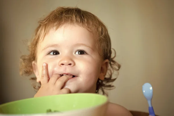 Happy kid having fun. Portrait of sweet baby boy eating — Stock Photo, Image