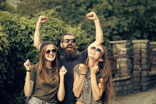 Gelukkig studenten. Stedelijke stijl, fashion, lifestyle — Stockfoto