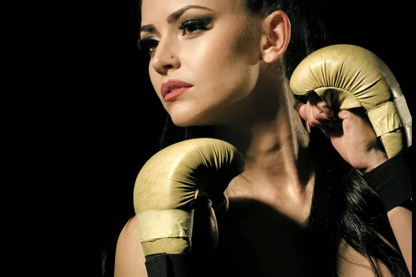 Artes marciales de las mujeres. Entrenador y salud . — Foto de Stock