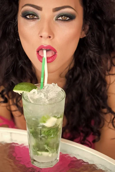 Summer Cocktails Portrait Sexy Young Brunette Woman Curly Hair Bright — Stock Photo, Image