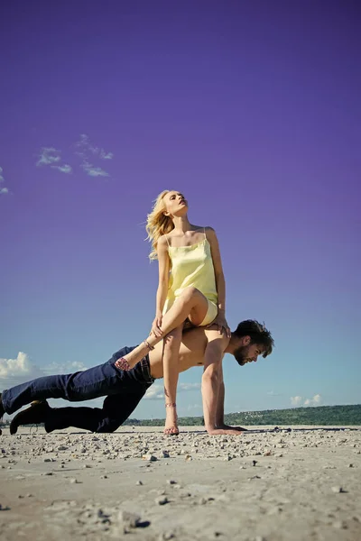 Henpecked. workout of couple in love on blue sky background. — Stock Photo, Image