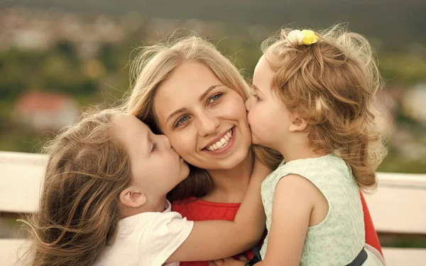 Amour de mère. Bonne enfance, famille, amour — Photo