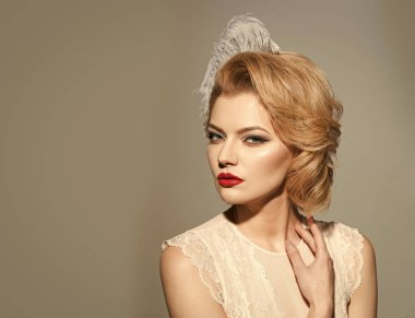 Makyaj ve kozmetik, Cilt Bakımı, pinup kadın. Sıcak seksi kadın. Güzellik, moda, kozmetik, vintage tarzı.